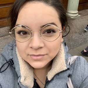 Meet your Posher, Gabriela